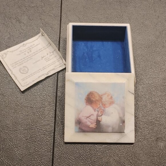 Pemberton Oakes Donald Zolan Tiny Treasures Marble Trinket Box - Picture 4 of 7